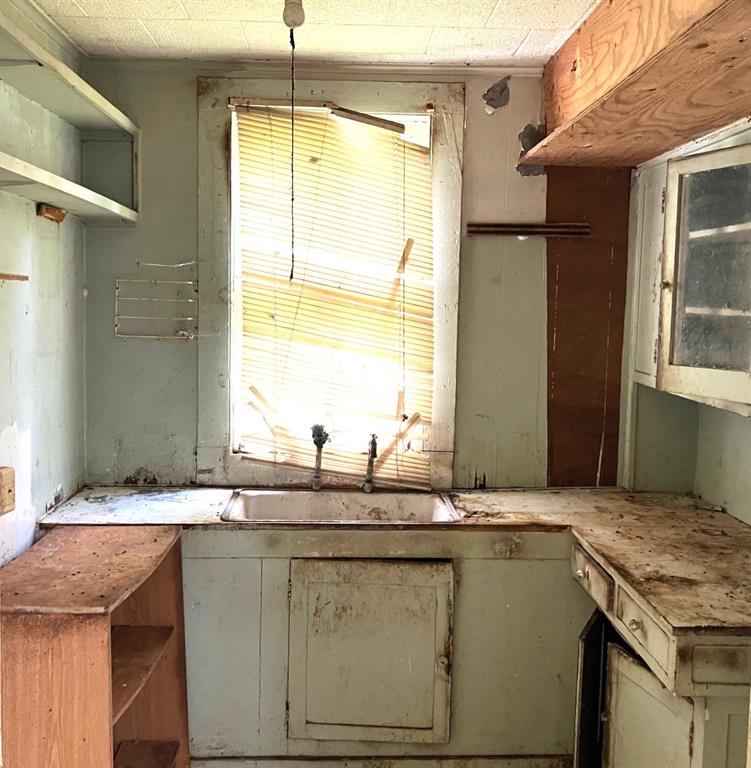 308 S East Street, Edna, Texas image 17