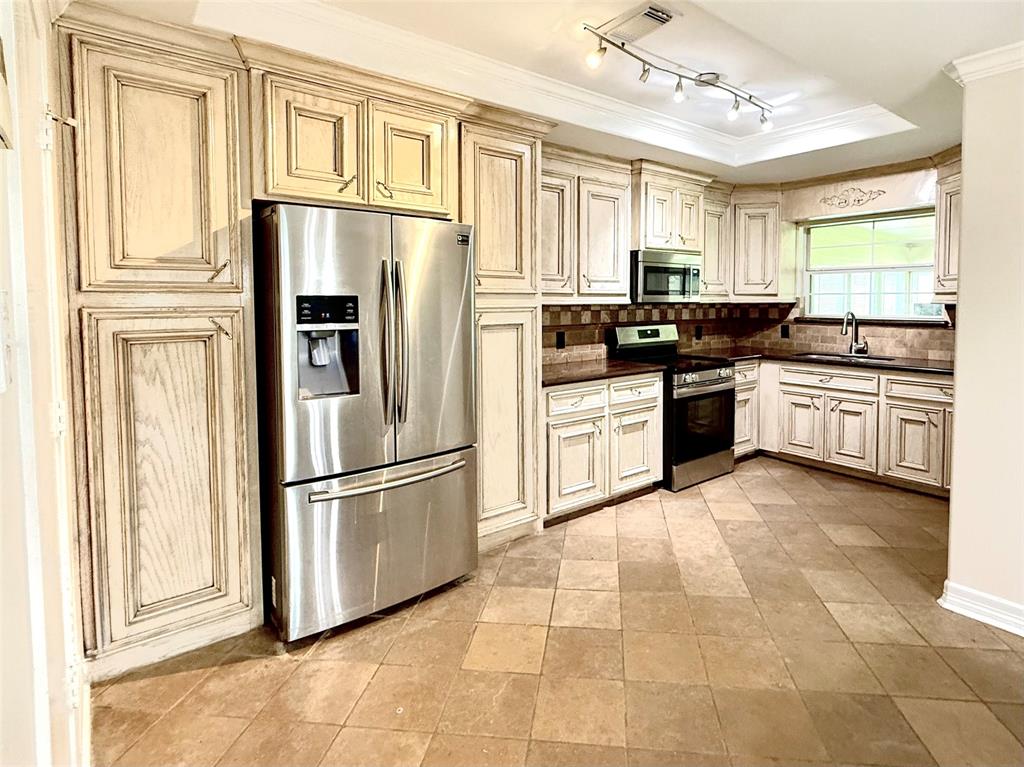 5519 Rios Sabinas Street, Rosharon, Texas image 3