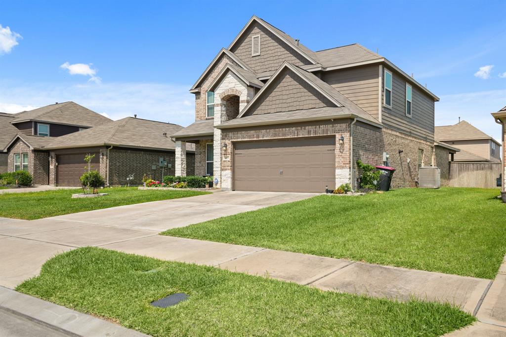 8819 Alpine Wood Way, Rosharon, Texas image 3