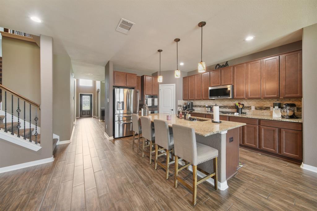 8819 Alpine Wood Way, Rosharon, Texas image 10