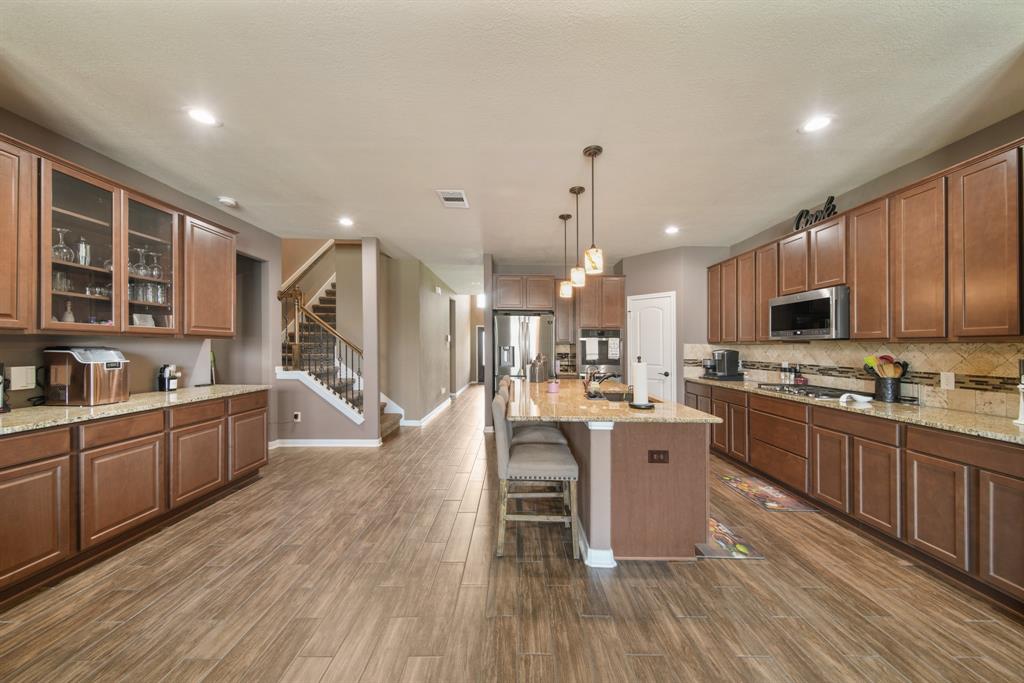 8819 Alpine Wood Way, Rosharon, Texas image 11