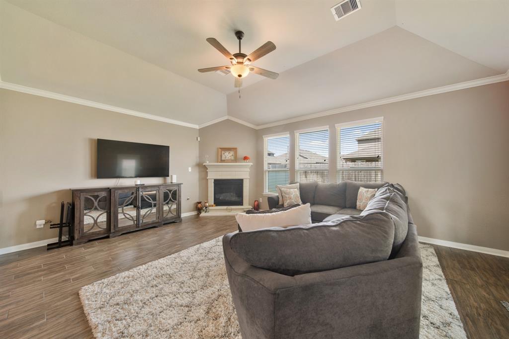 8819 Alpine Wood Way, Rosharon, Texas image 13