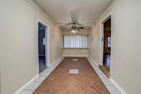 Single Family Residence in Galena Park TX 1301 Pugh Drive 14.jpg