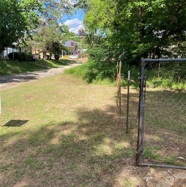 200 E Montgomery Avenue, Crockett, Texas image 1