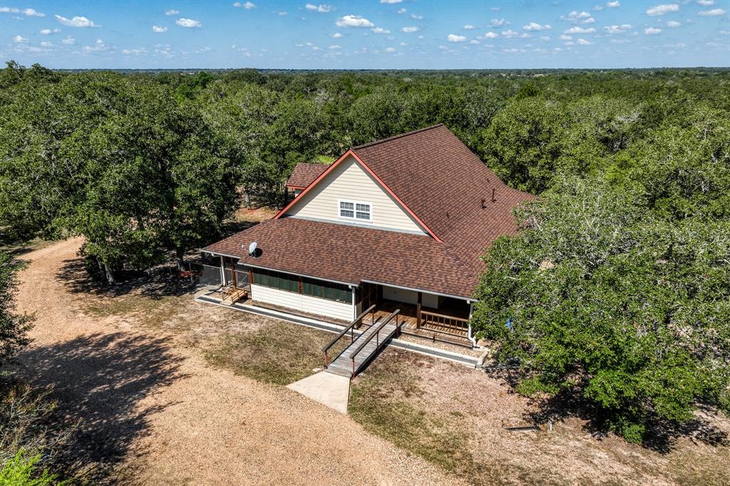 2080 Dead End Lane, Ledbetter, Texas image 7