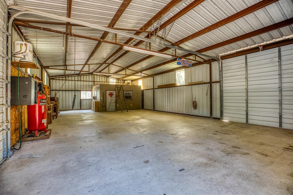 2080 Dead End Lane, Ledbetter, Texas image 30