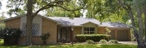 Photo of 135 Singleton Street, Jones Creek, TX 77541 (MLS # 78964211)