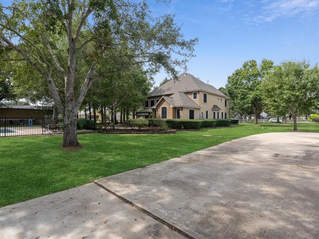 200 Creekside Court, Sealy, Texas image 37