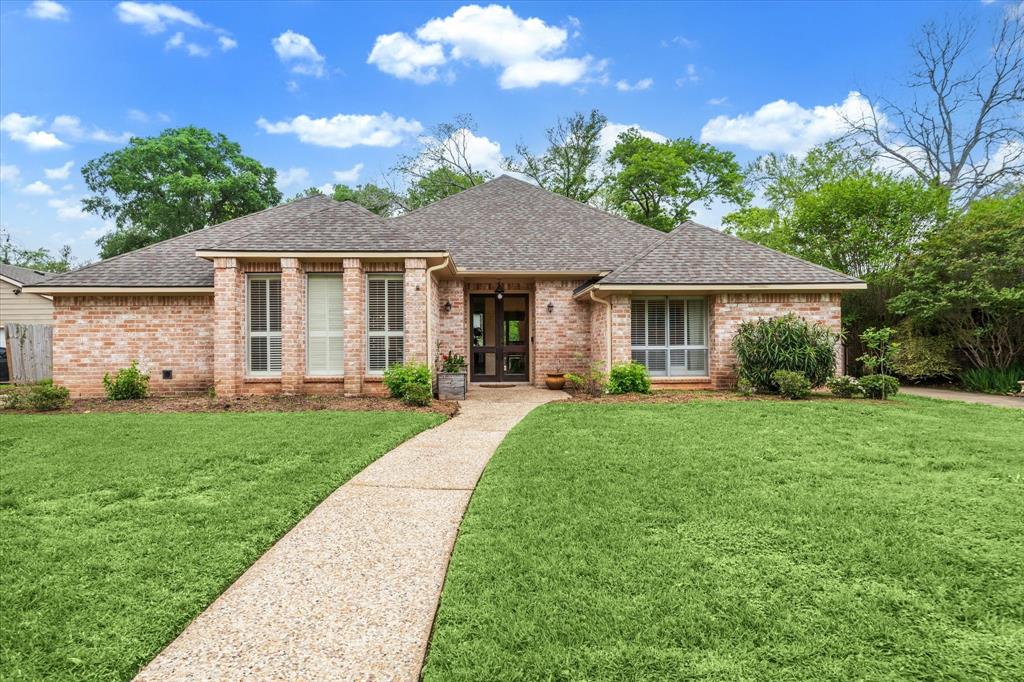 1610 S Hearthside Drive, Richmond, Texas image 1