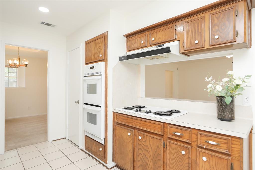 10410 Huntington Wood Drive, Houston, Texas image 16