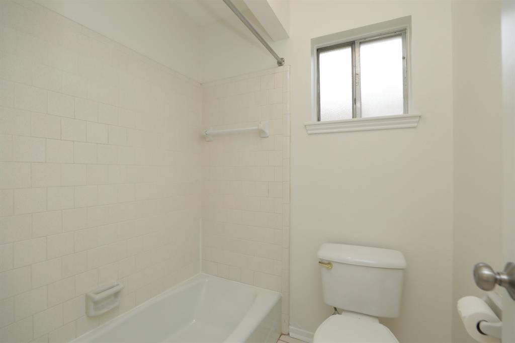 10410 Huntington Wood Drive, Houston, Texas image 31