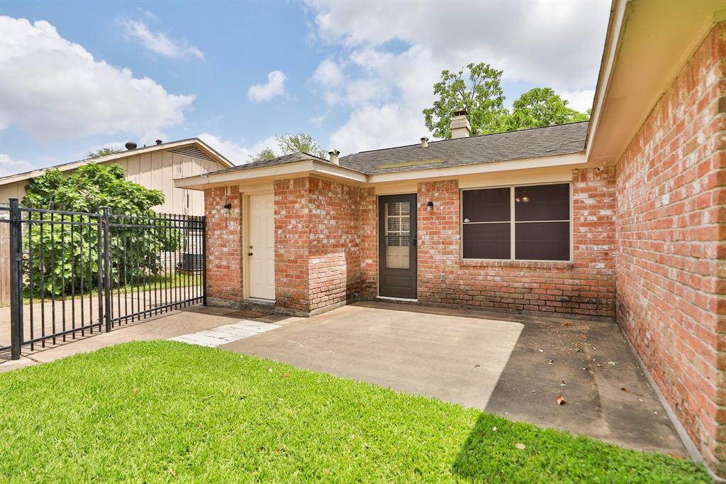 10410 Huntington Wood Drive, Houston, Texas image 33