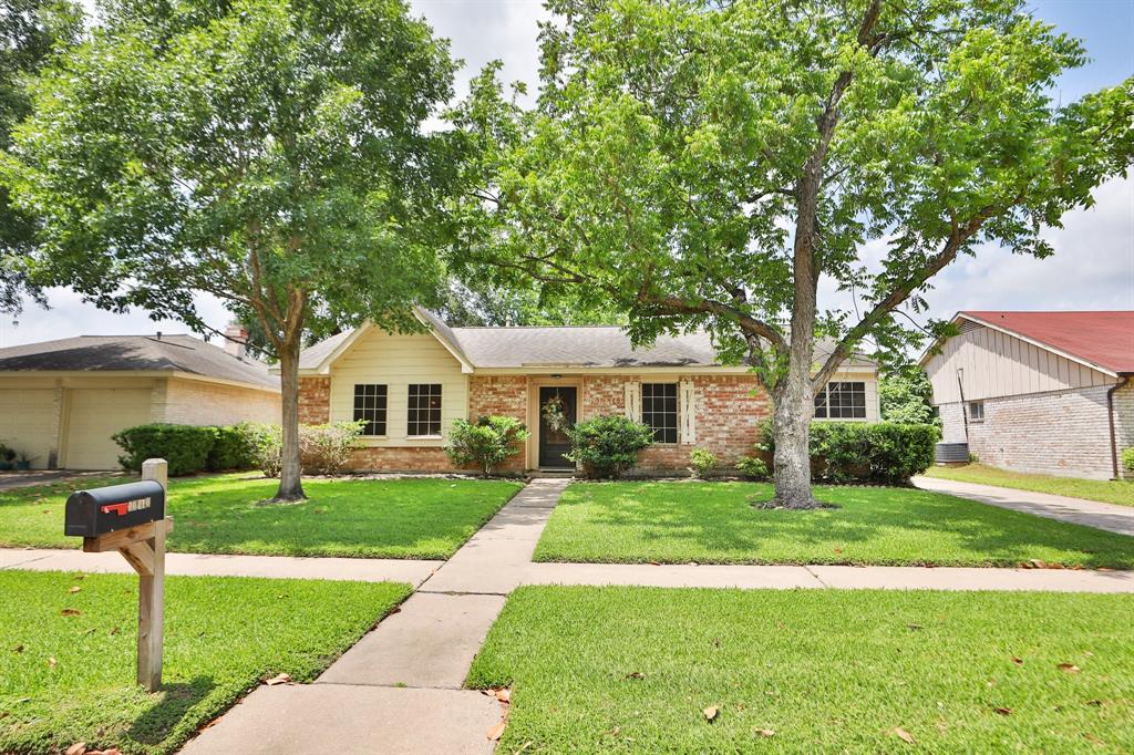 10410 Huntington Wood Drive, Houston, Texas image 1