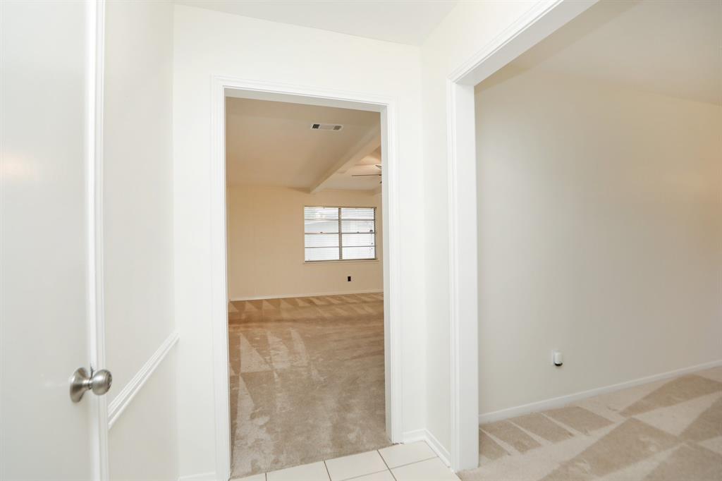 10410 Huntington Wood Drive, Houston, Texas image 6