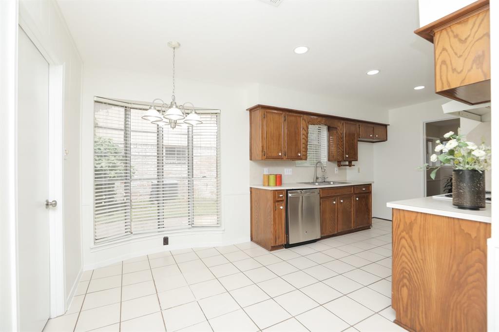 10410 Huntington Wood Drive, Houston, Texas image 13