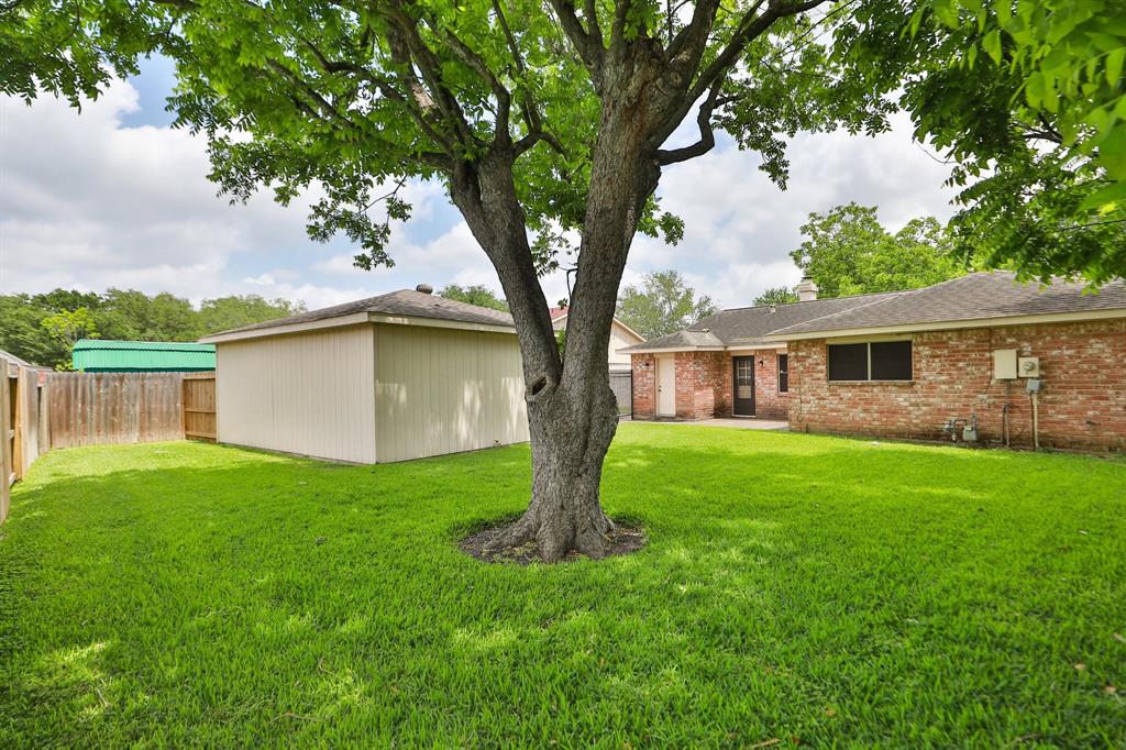 10410 Huntington Wood Drive, Houston, Texas image 35