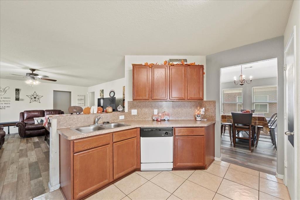 2107 Bishop Hollow Lane, Rosenberg, Texas image 8