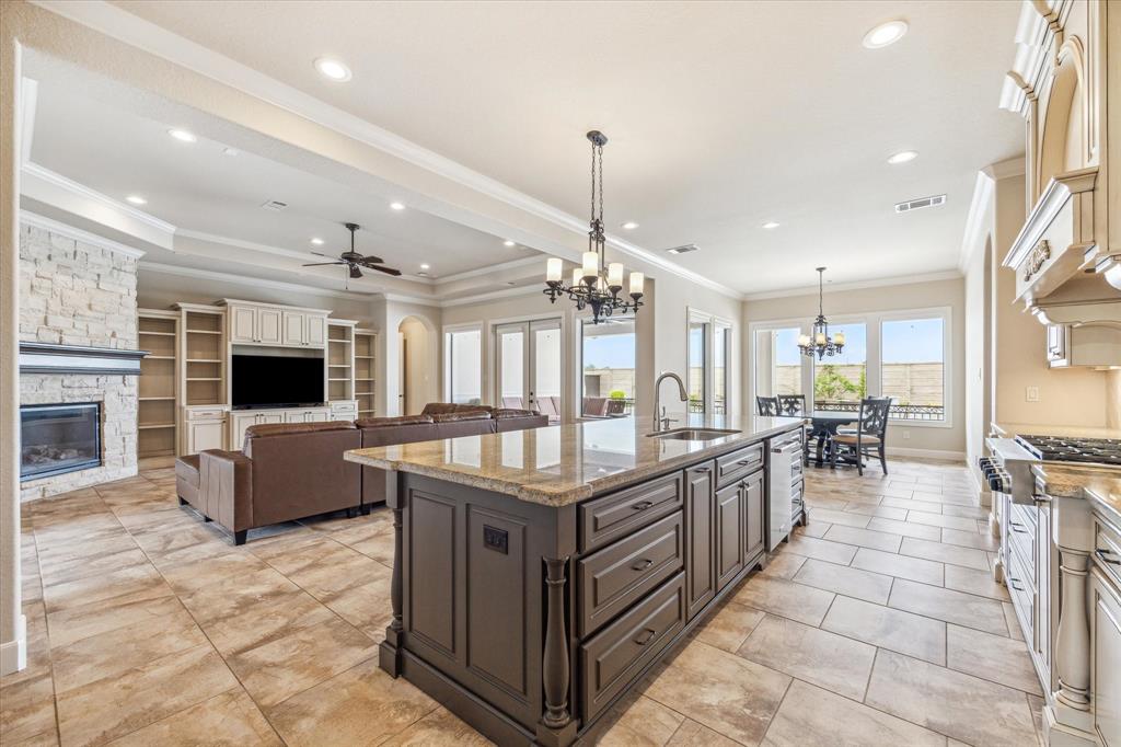 1808 Eagle Creek Drive, Friendswood, Texas image 7