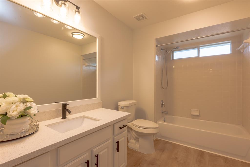 3902 Houston Lake Drive, Pearland, Texas image 31