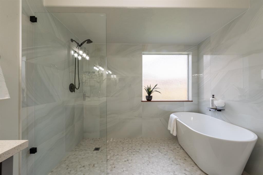 3902 Houston Lake Drive, Pearland, Texas image 28