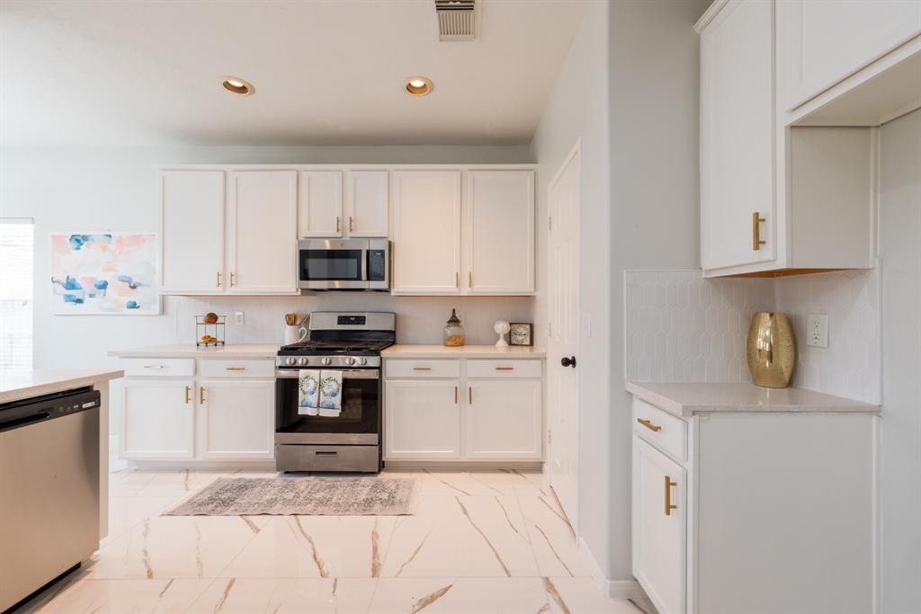 3902 Houston Lake Drive, Pearland, Texas image 22