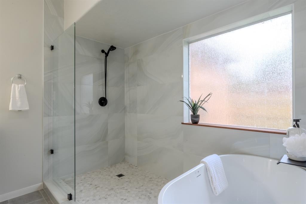 3902 Houston Lake Drive, Pearland, Texas image 27