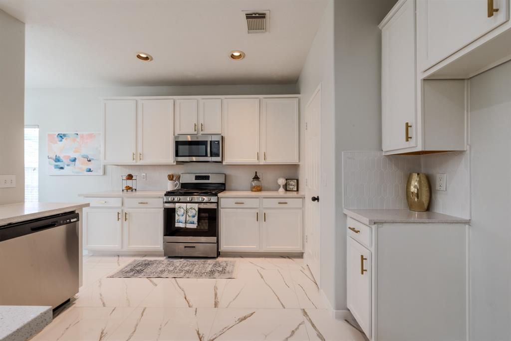 3902 Houston Lake Drive, Pearland, Texas image 21