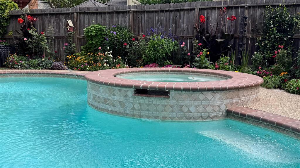 16022 Winchmore Hill Drive, Spring, Texas image 2
