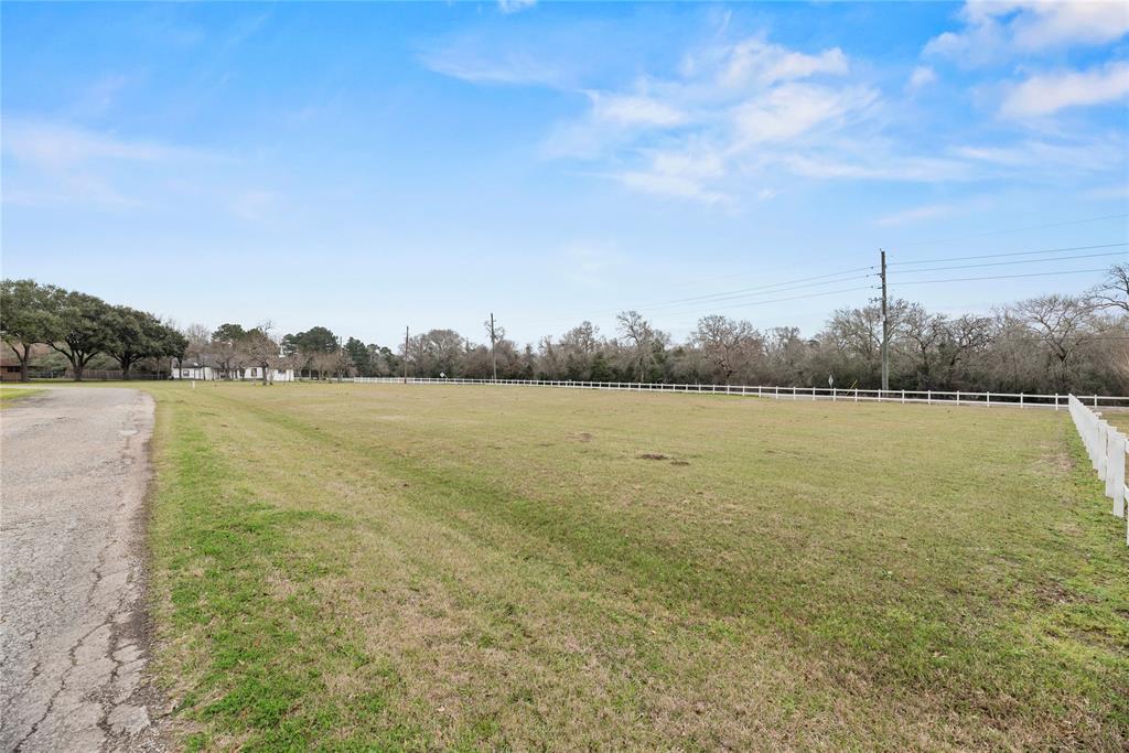 2718 Bell Bottom Circle, Brookshire, Texas image 8