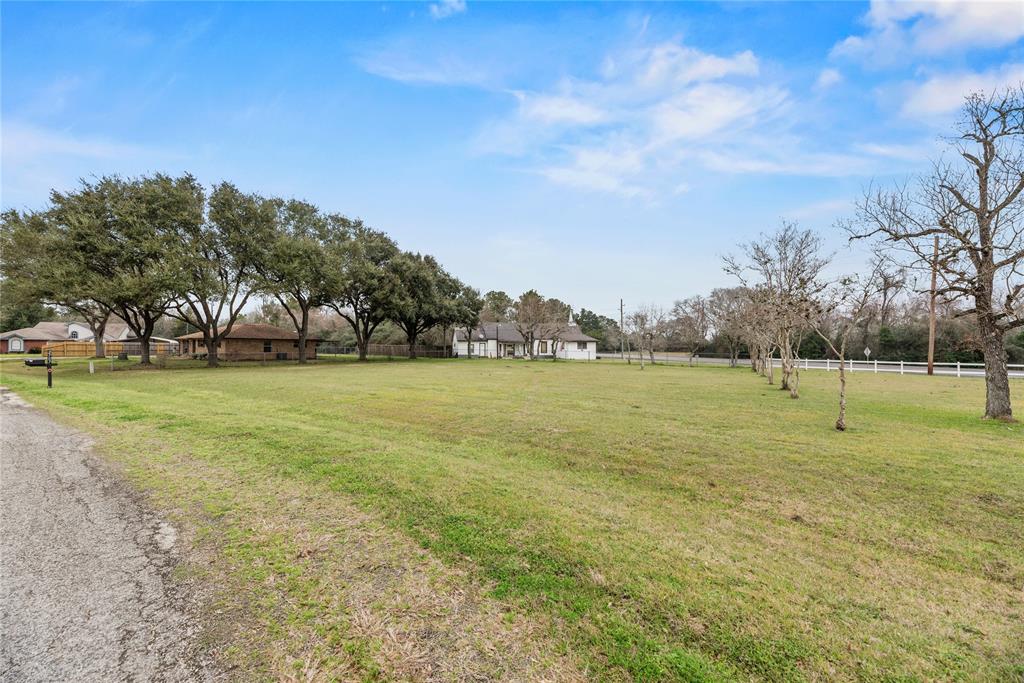 2718 Bell Bottom Circle, Brookshire, Texas image 12