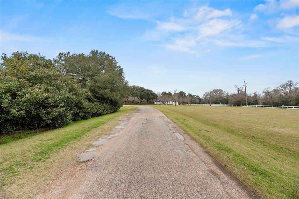 2718 Bell Bottom Circle, Brookshire, Texas image 9