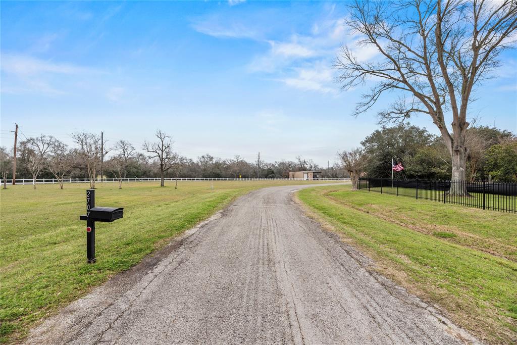 2718 Bell Bottom Circle, Brookshire, Texas image 6