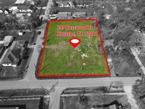 Photo of 249 Basswood Street, Houston, TX 77022 (MLS # 41377181) Photo of 249 Basswood Street, Houston, TX 77022 (MLS # 41377181)