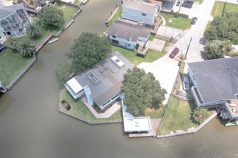 A home in San Leon