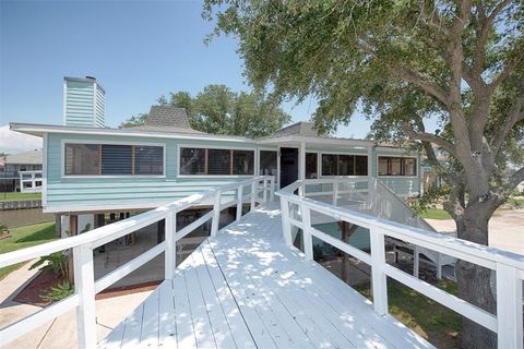 A home in San Leon