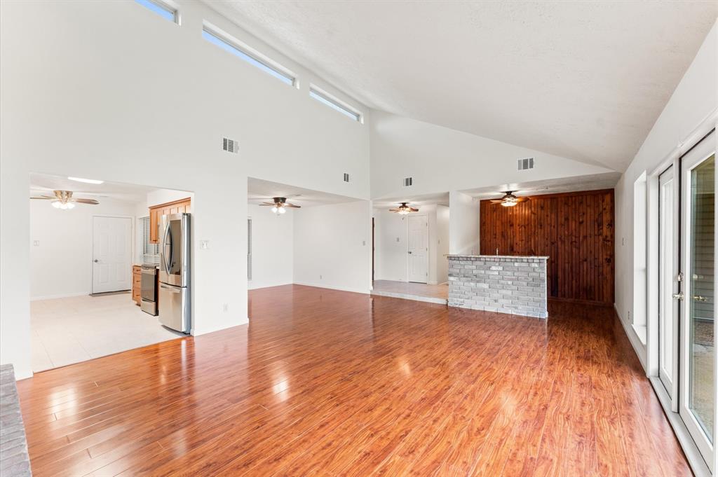 513 White Wing Court, Dickinson, Texas image 8