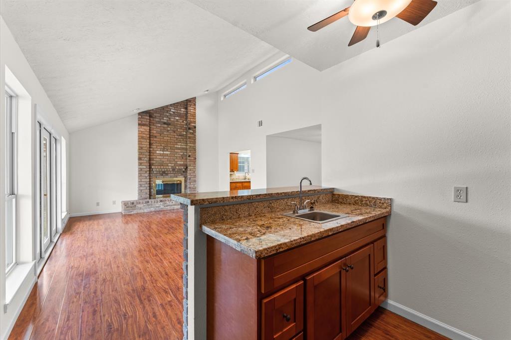 513 White Wing Court, Dickinson, Texas image 11