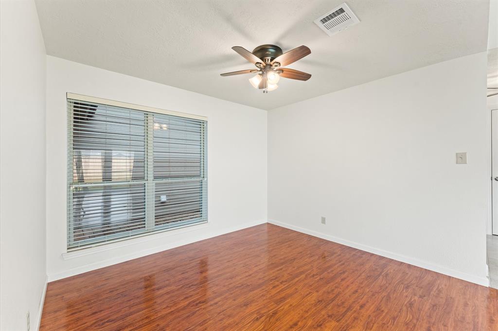 513 White Wing Court, Dickinson, Texas image 17