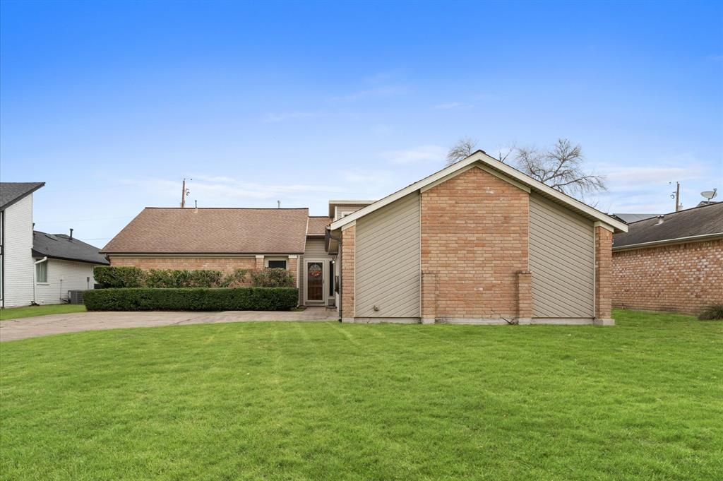 513 White Wing Court, Dickinson, Texas image 1