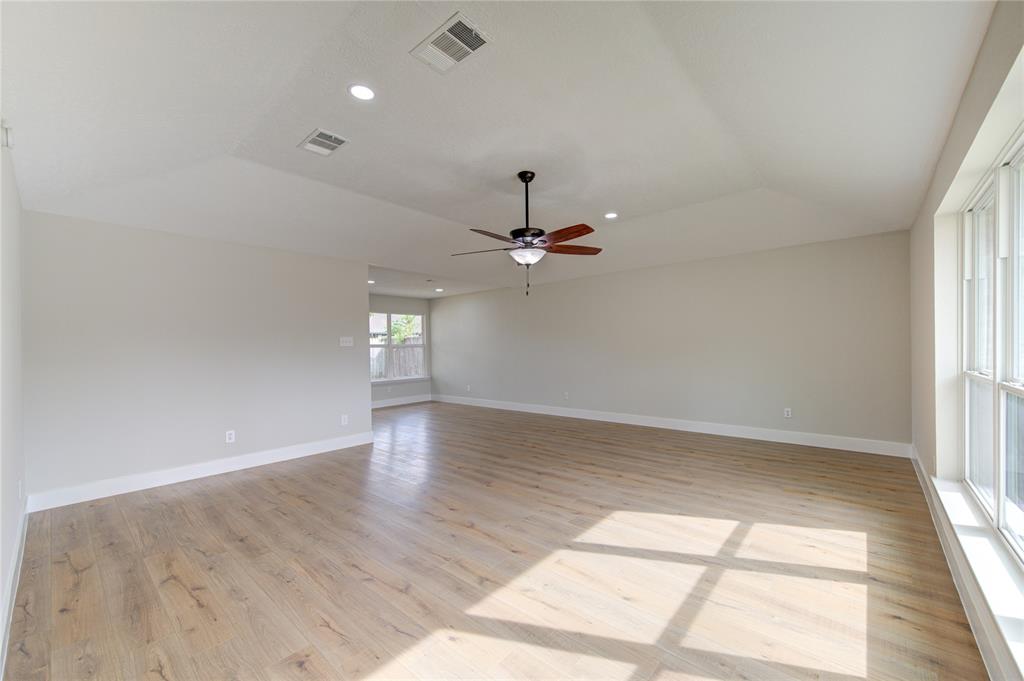 328 Meadow Wood Court, League City, Texas image 2