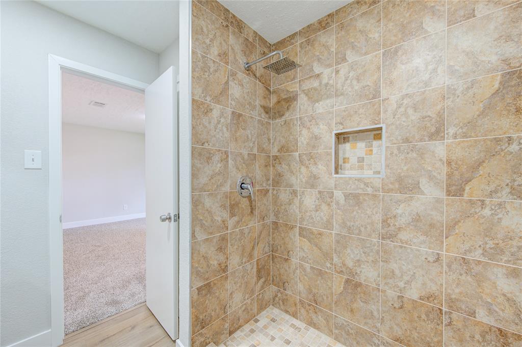 328 Meadow Wood Court, League City, Texas image 10