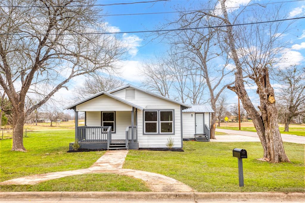 335 E Newton Street, Luling, Texas image 1