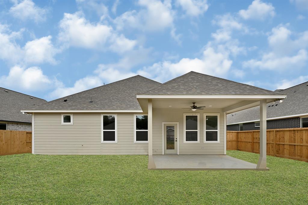 201 Big Spring Drive, Anahuac, Texas image 4