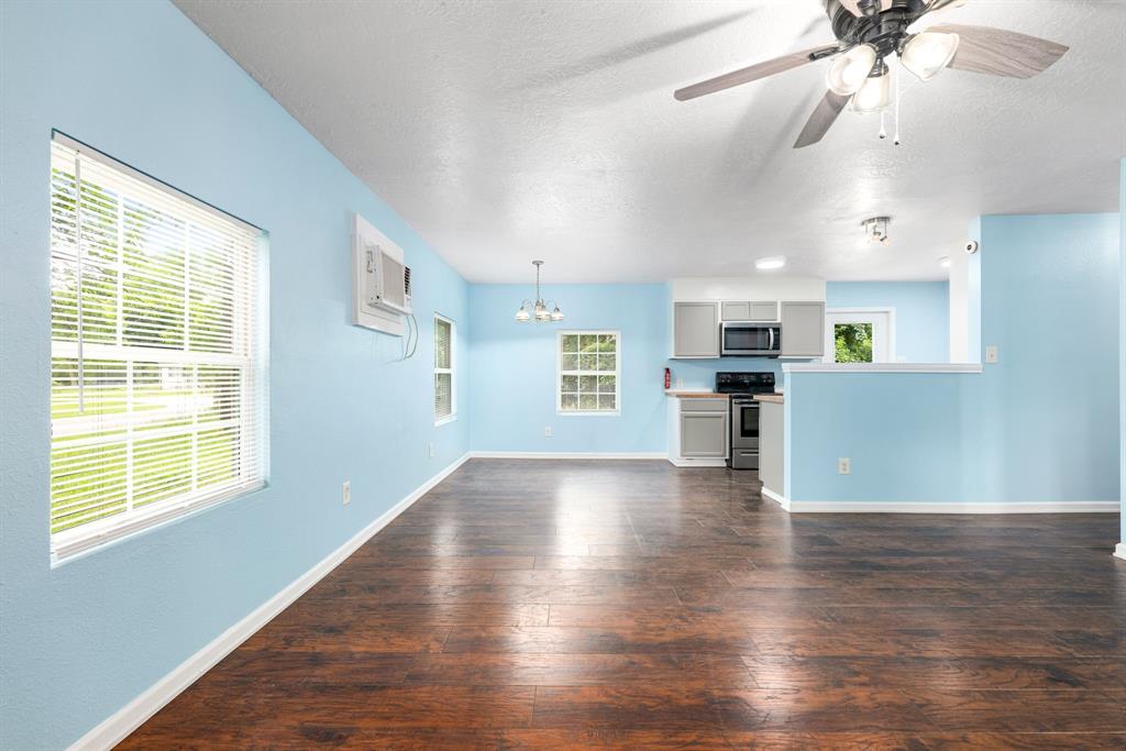 28218 Autumn Lane, Pinehurst, Texas image 7