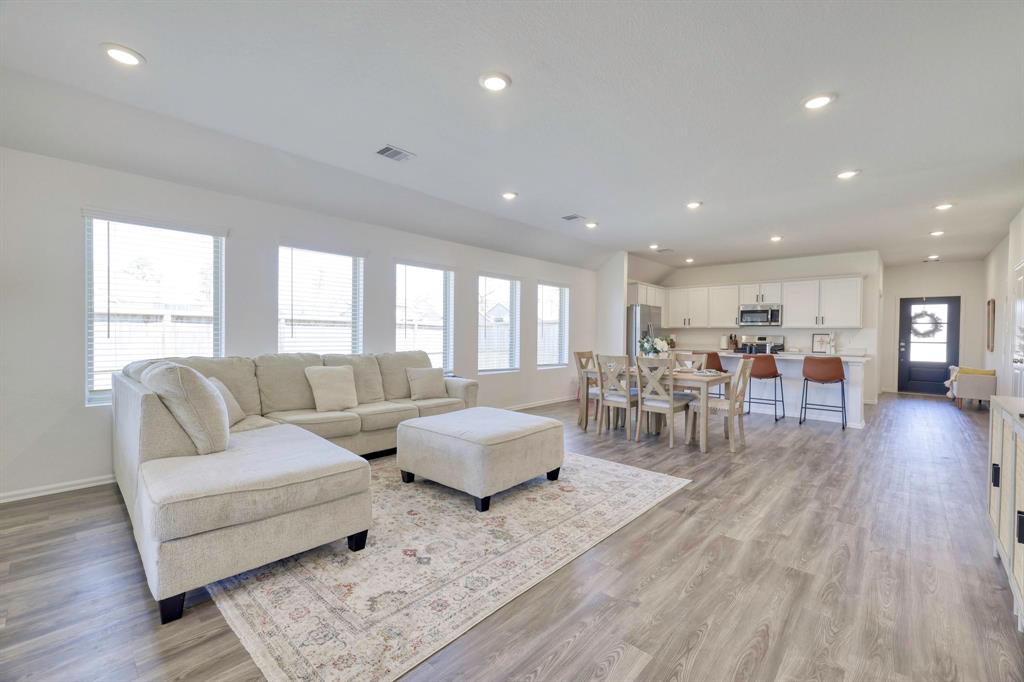 1386 Antigua Drive, Conroe, Texas image 2