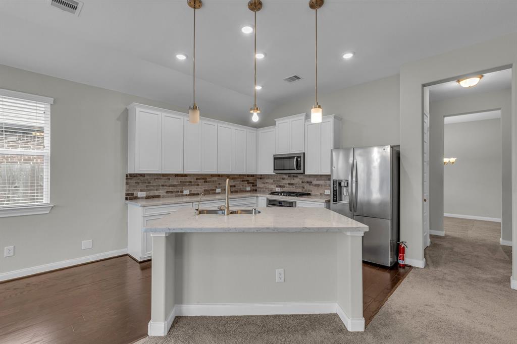 2018 Glenwick Manor Lane, Pearland, Texas image 9