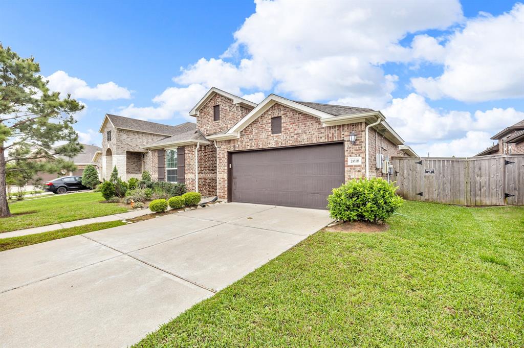 2018 Glenwick Manor Lane, Pearland, Texas image 2