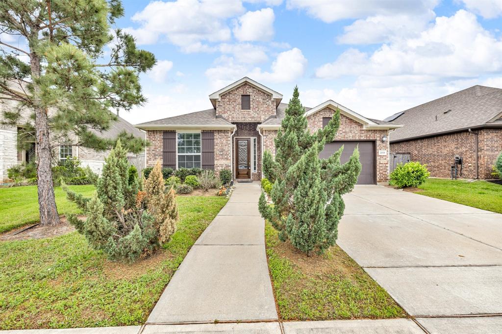 2018 Glenwick Manor Lane, Pearland, Texas image 1