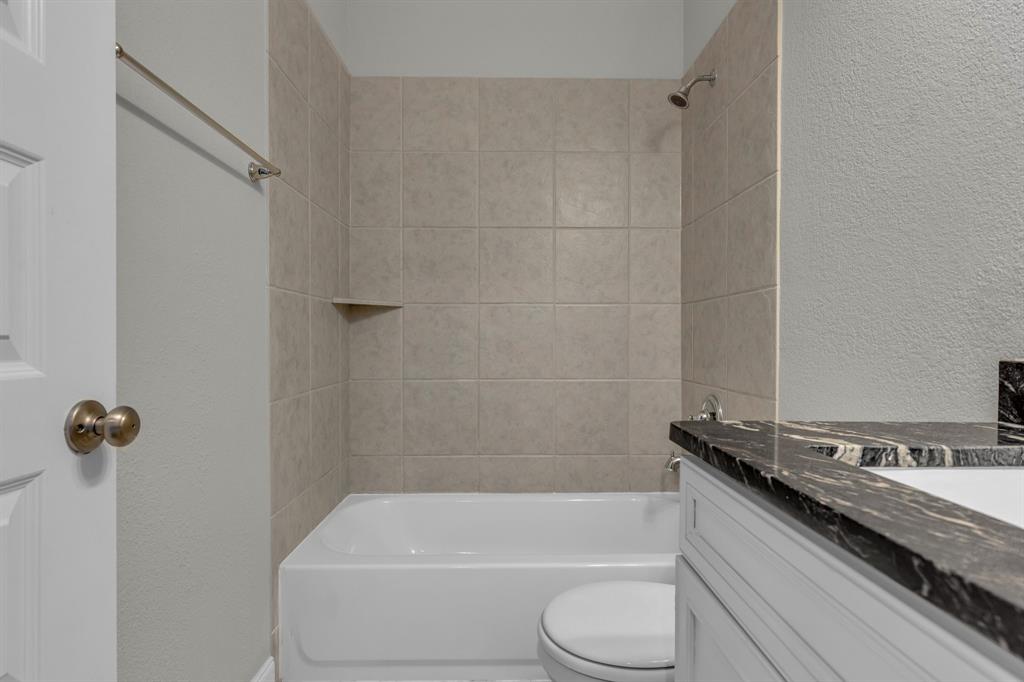 2018 Glenwick Manor Lane, Pearland, Texas image 15