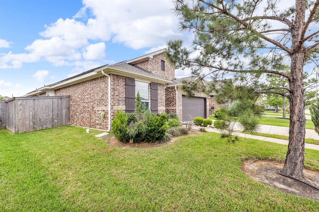 2018 Glenwick Manor Lane, Pearland, Texas image 3